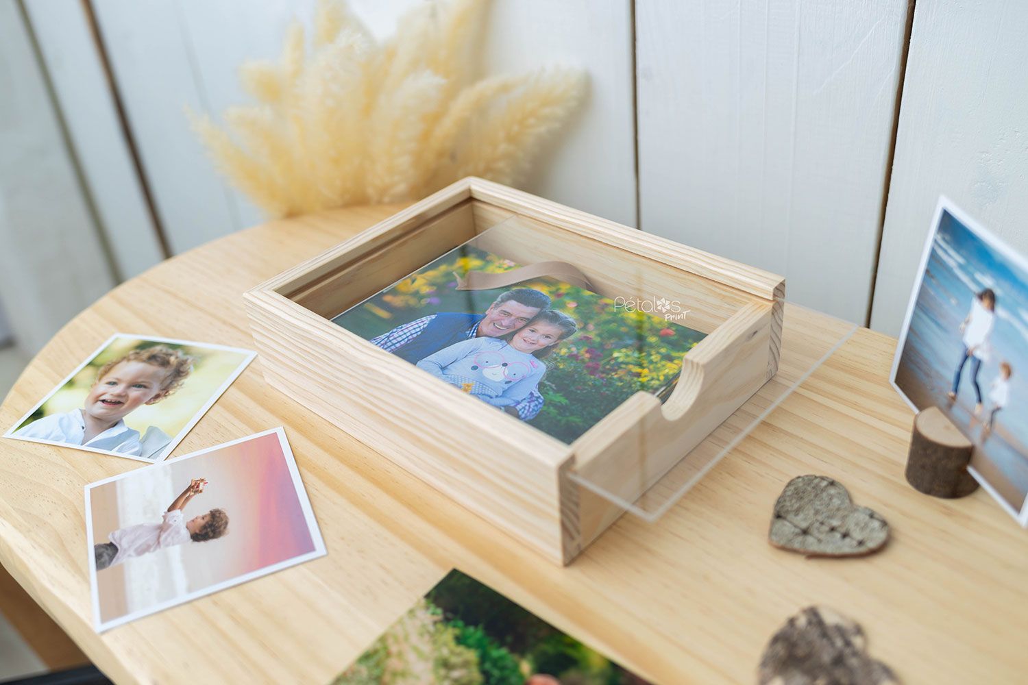 Caja-de-madera-para-guardar-fotos-petalos-13