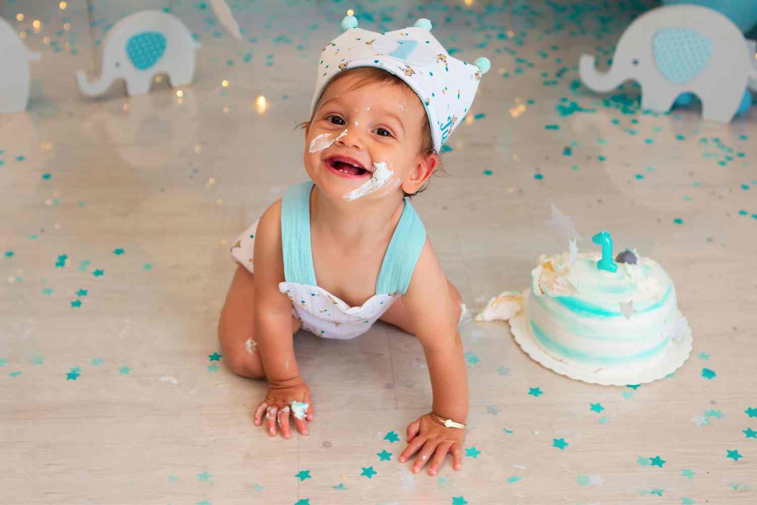 JULEN SMASH CAKE