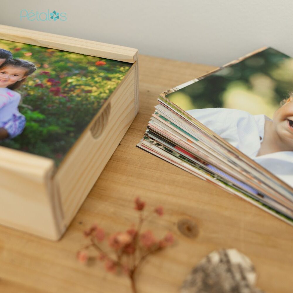 Caja de madera con 50 fotos impresas tamaño 10x15